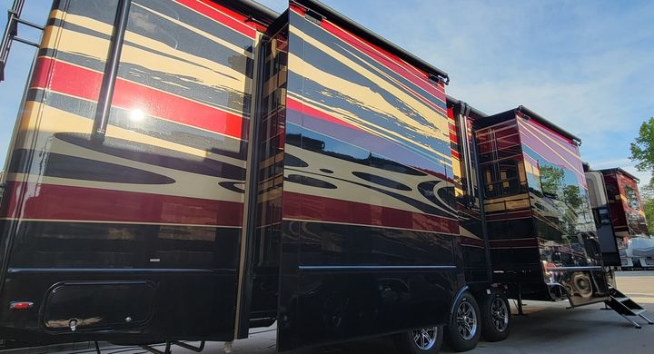 Luxe 44FL luxury fifth wheel