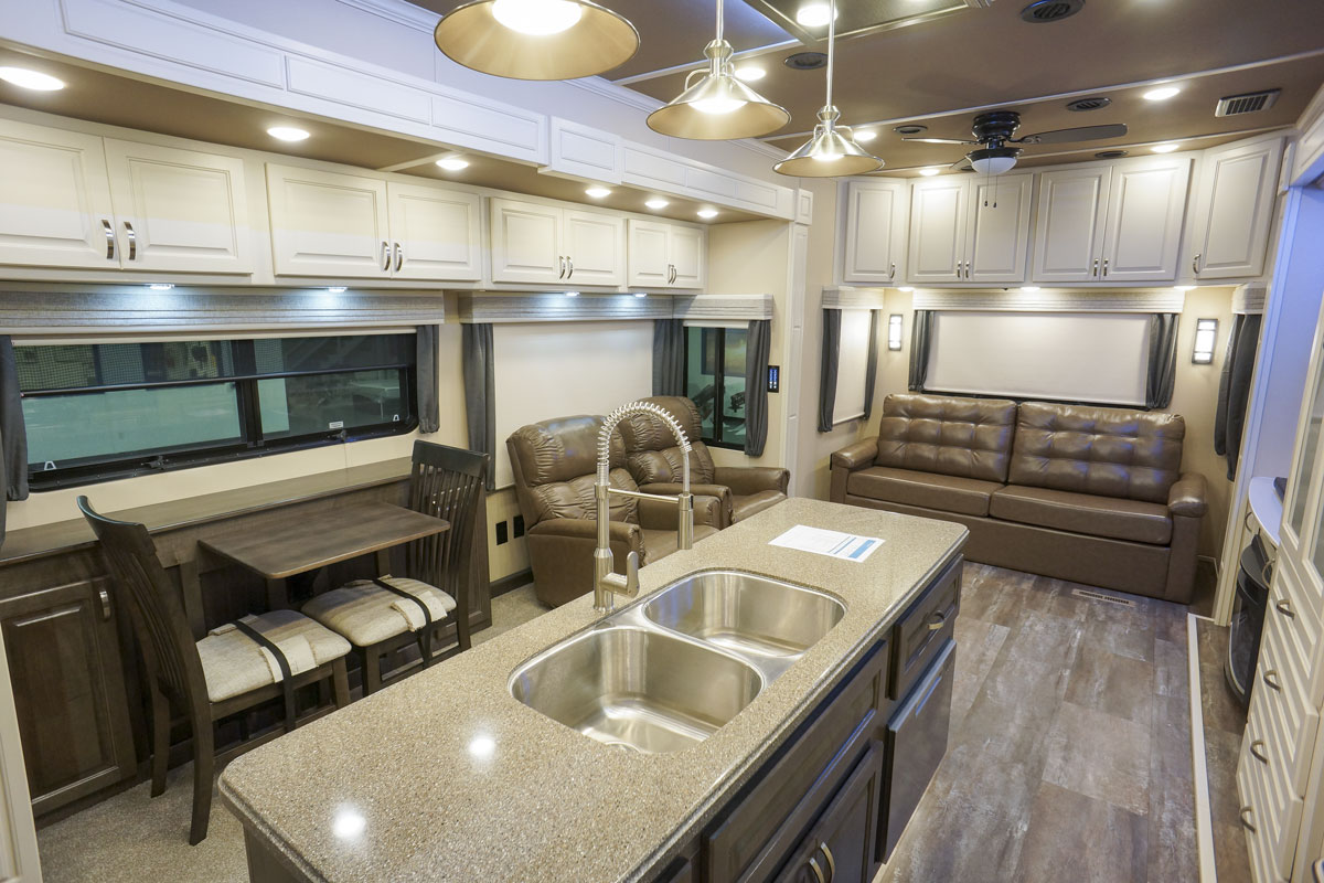 luxury 5th wheel living room