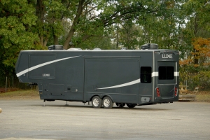 New Luxe Gold full time fifth wheel Paint Job